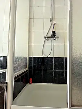 thenakedtraveler online show from November 9, 11:36 am