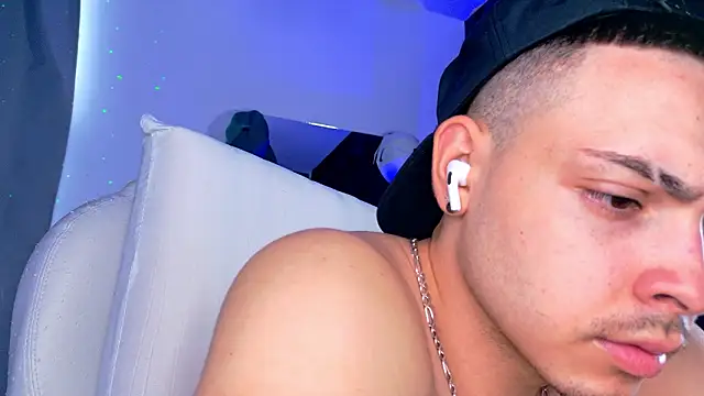 Maxwell Dupont online show from February 5, 7:43 pm