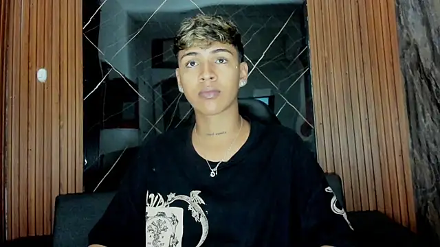 Timmy Kiing  online show from December 20, 9:44 pm