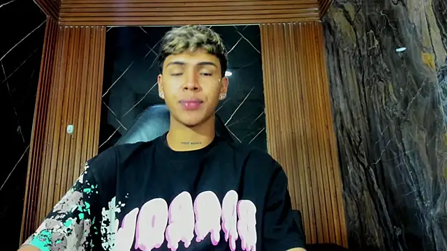 Timmy Kiing  online show from January 11, 9:40 pm