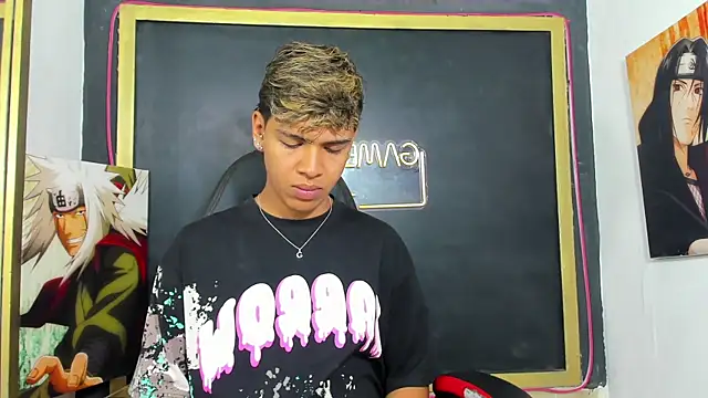 Timmy Kiing  online show from December 1, 9:51 pm