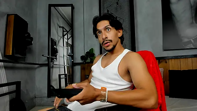 DylanRay 18 online show from November 9, 7:18 pm