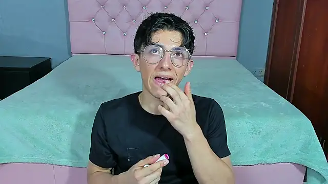 ElanGiraldo online show from January 5, 11:41 pm