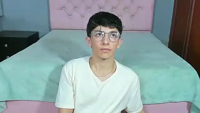 ElanGiraldo online show from January 6, 11:42 pm