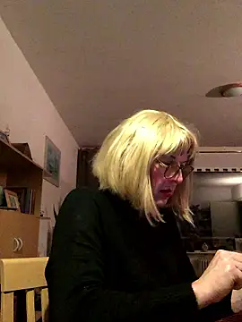 simone xdressing online show from January 18, 1:18 am