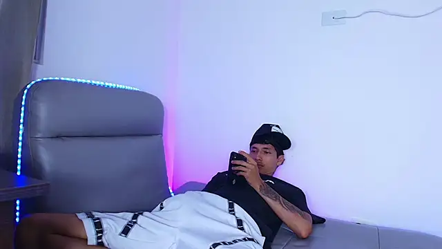 D3mon cock online show from December 4, 6:42 am