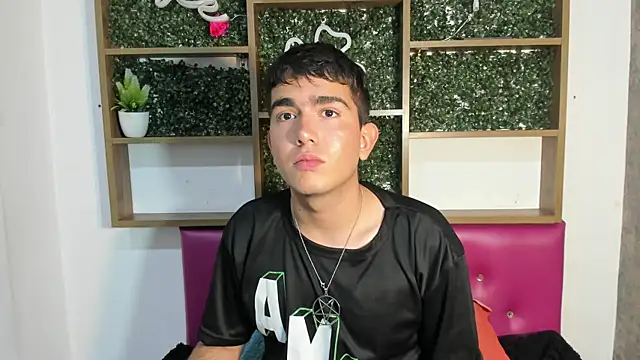 Cyrus Wlaker online show from November 14, 8:21 pm