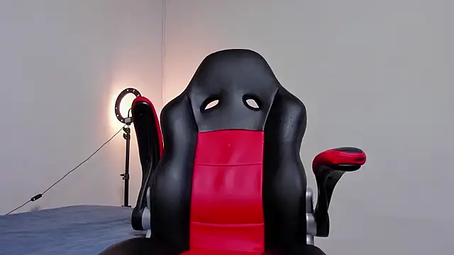 LuigiVitale 1 online show from February 20, 6:26 am