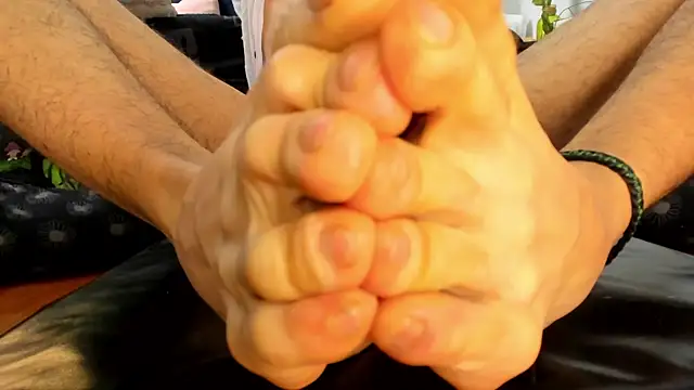 AngelDamianArt online show from December 16, 8:49 pm