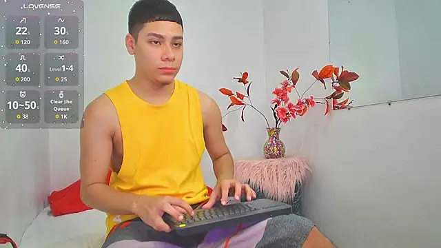 Lucastorrez01 online show from November 25, 2:24 am