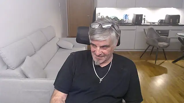 Buidapest online show from April 8, 11:24 pm