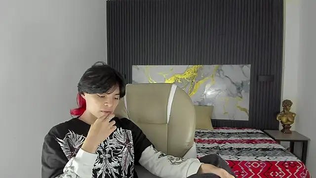 Sylasfrost online show from December 13, 7:53 pm