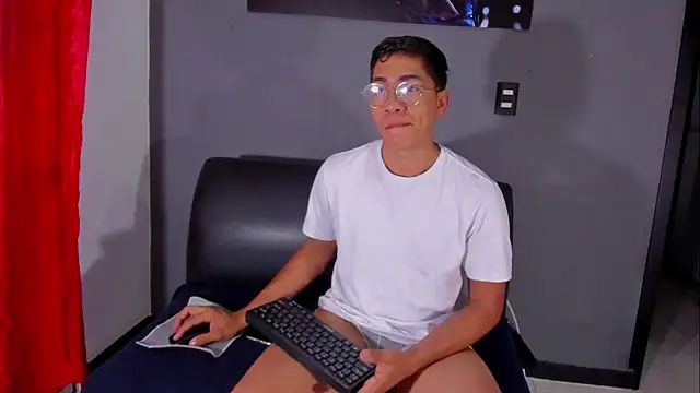 ATLASVANDRAKE online show from December 15, 11:57 pm