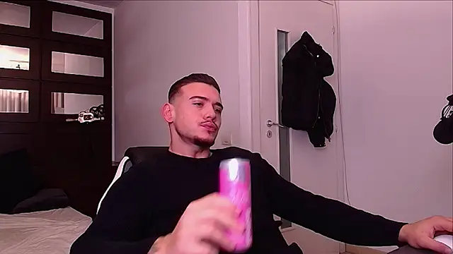 ElijahThorne online show from December 19, 5:37 am