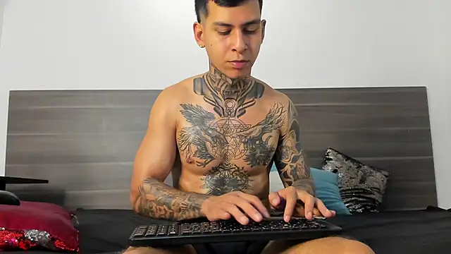 Andrew sanders68 online show from December 5, 11:56 pm