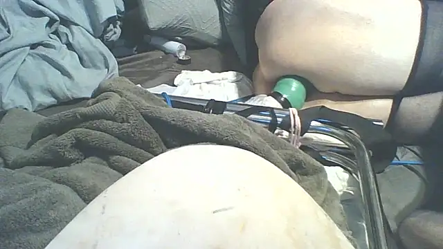 xxxenzo1 online show from December 16, 12:56 pm