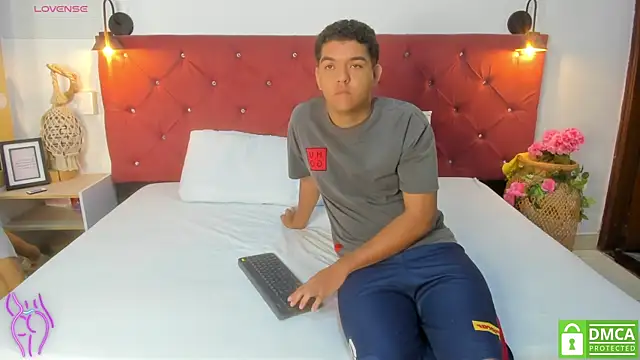  bonnyandclyde online show from January 19, 12:40 pm