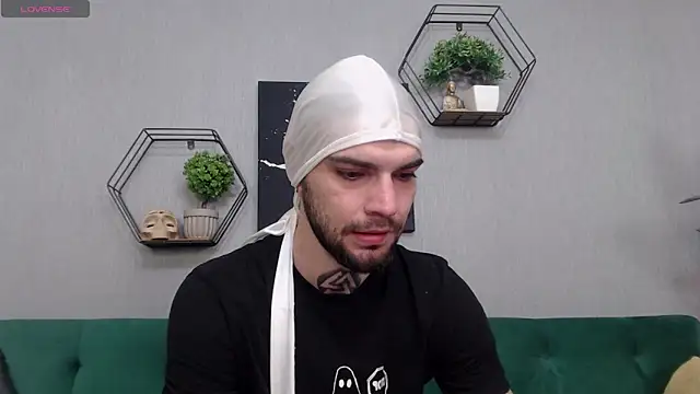 KaneHunter online show from April 15, 5:46 pm