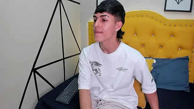 Ethan Jamees online show from February 27, 8:08 pm