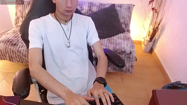 AngelRonson  online show from December 1, 9:51 pm