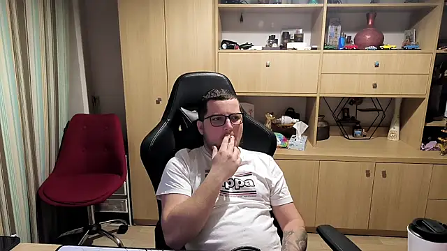 kevinnlovelly online show from December 2, 11:32 pm