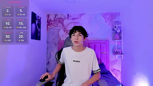 SthepanodiMonaco online show from February 6, 8:50 pm