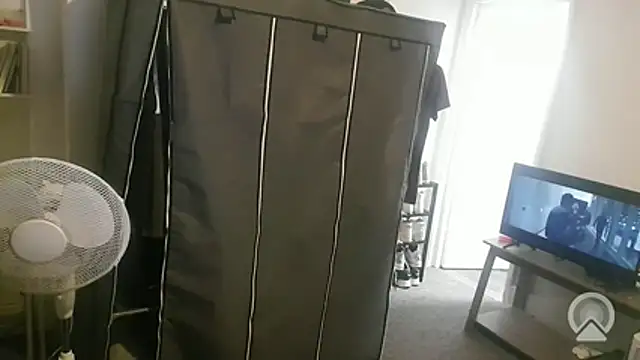 ForeignSwimmer8 online show from April 1, 11:24 pm