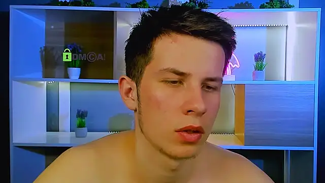 leo valor online show from March 10, 8:15 pm