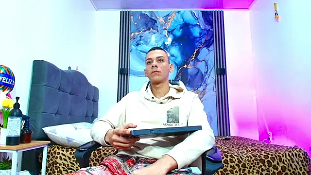 Valentina and sneider  online show from March 25, 7:51 pm