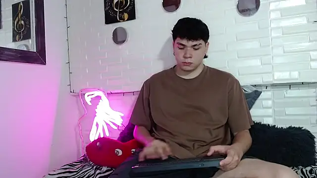 Dylan fooxx online show from December 17, 8:04 pm