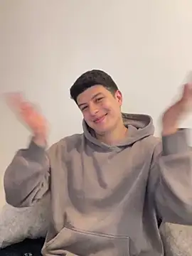 Goldenknight33 online show from March 8, 8:57 pm