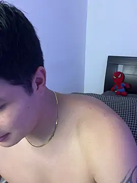 Goldenknight33 online show from April 8, 2:37 pm