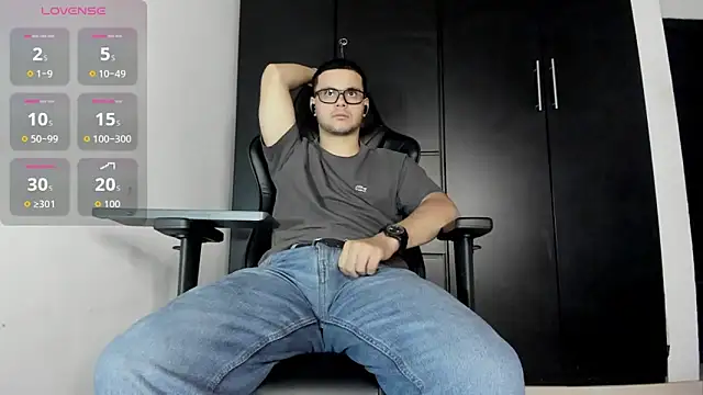 Liam Mateo online show from January 14, 4:28 am