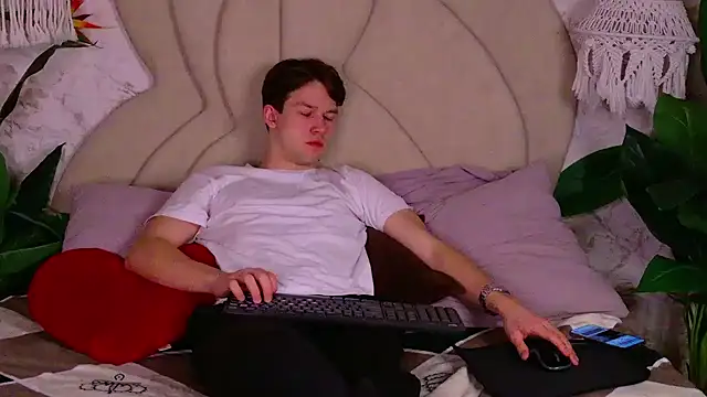 JamesRaww online show from January 8, 4:01 pm