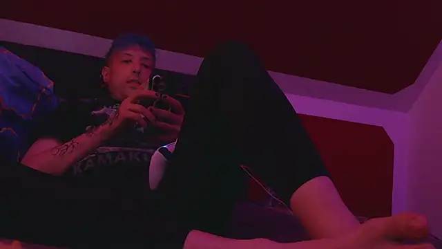 AskAveryAnything online show from April 22, 8:13 pm