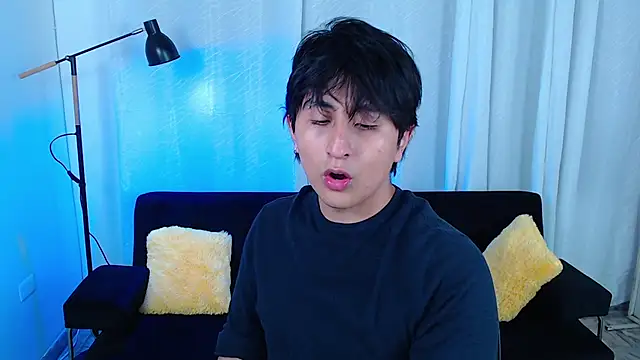 Zyan18 online show from January 6, 8:35 pm