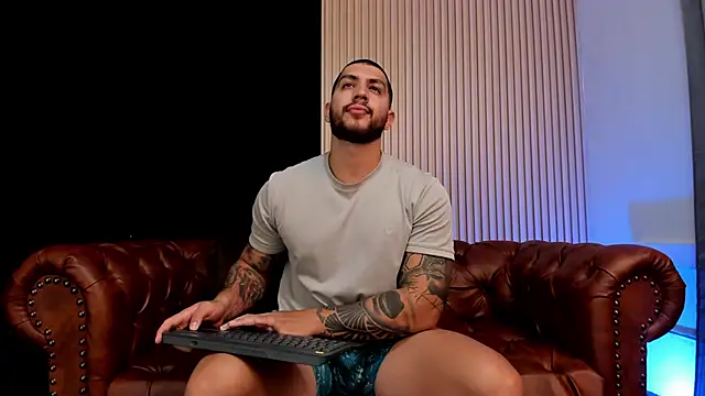 KyleNorth  online show from April 8, 2:04 pm