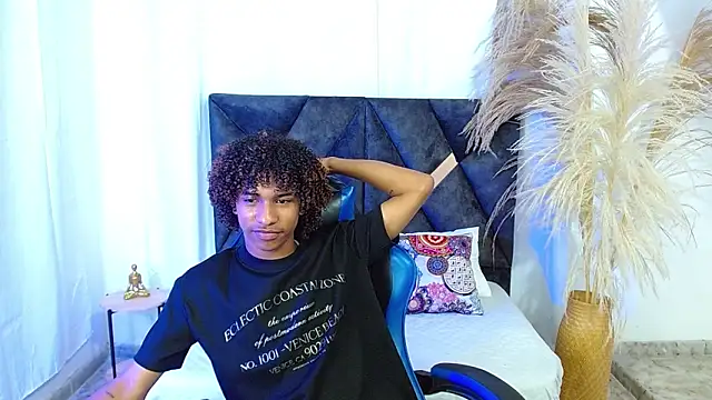 angelll18  online show from February 4, 9:21 pm