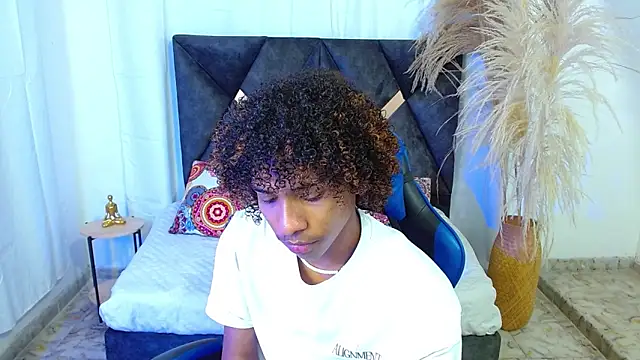 angelll18  online show from February 20, 8:43 pm