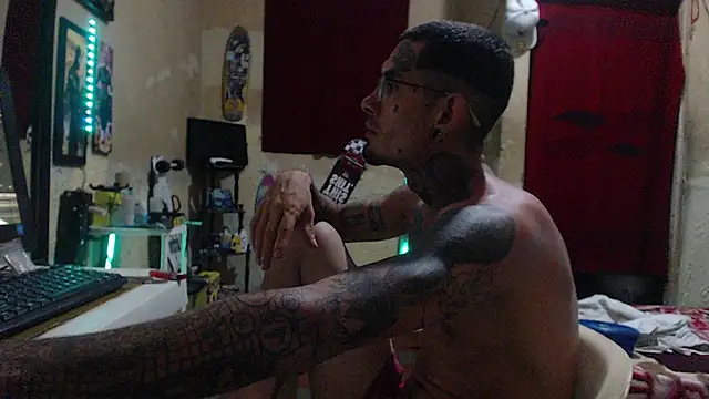 Boy tatto77 online show from July 11, 3:30 am