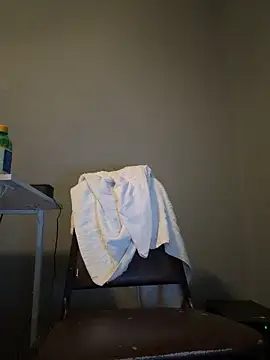 Cantgetenough0069 online show from March 16, 9:46 am