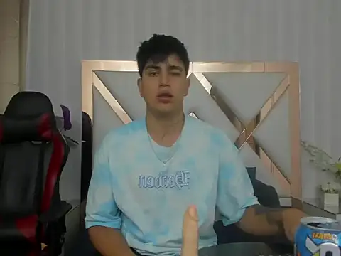 ThomasThund online show from January 8, 1:05 pm