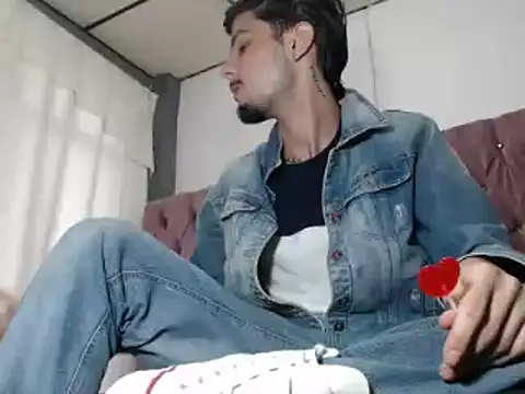 levconnor online show from February 17, 9:57 pm