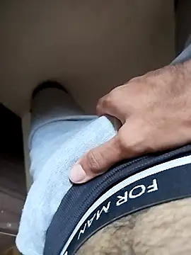 vitorpau22cm online show from January 6, 8:35 pm