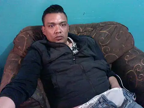 latinomoreno95 online show from March 2, 11:45 pm