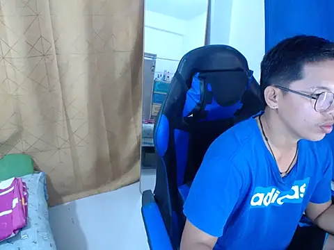 holly oreo online show from July 21, 10:39 am
