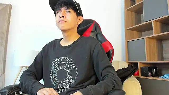 julian xx online show from May 27, 7:11 pm