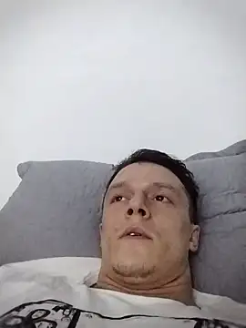 RAFAELQUINTEROSCAVALHEI online show from April 5, 9:00 pm