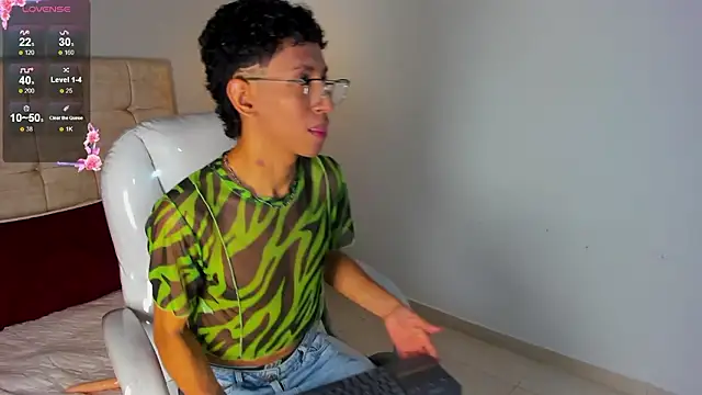 twink royale18 online show from February 27, 3:00 pm