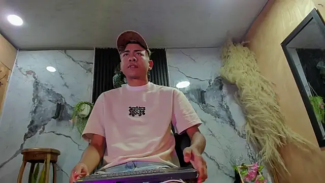 Dylan Cruz01 online show from January 12, 8:13 pm